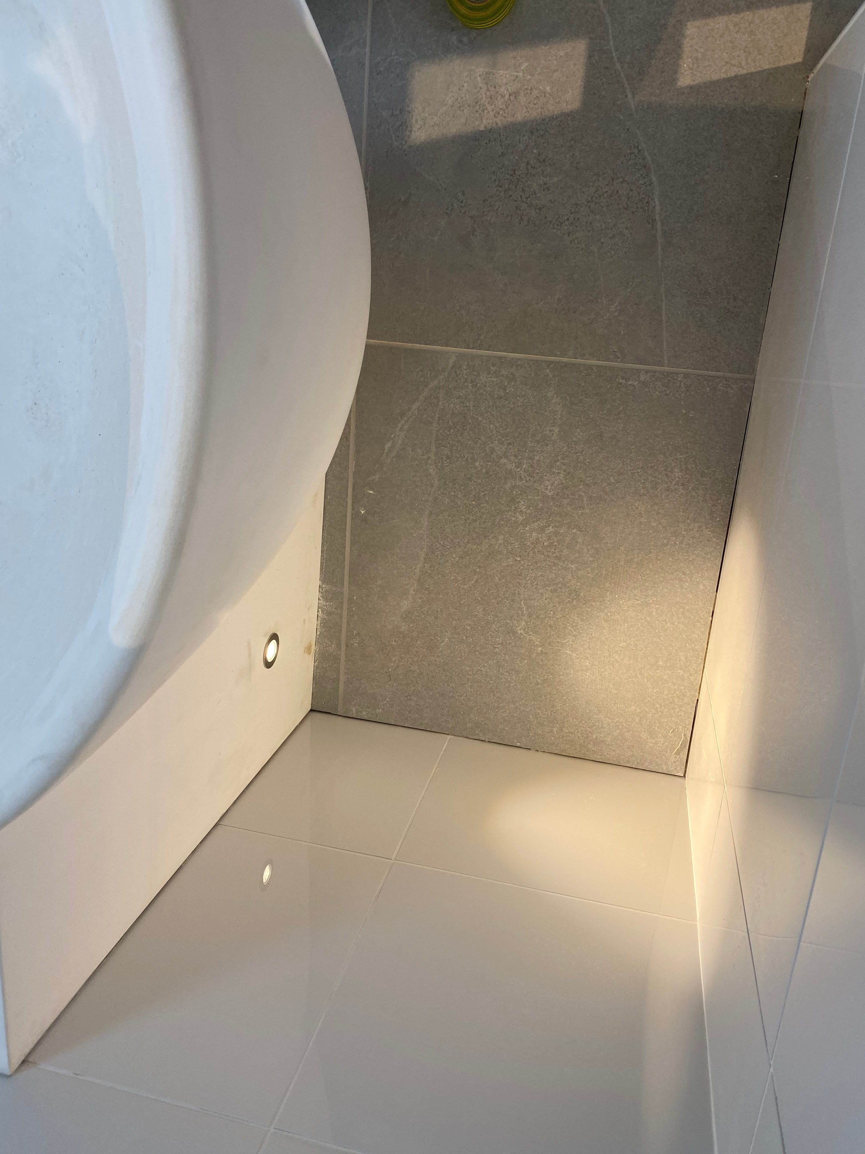 Bathroom downlights with curved ceiling