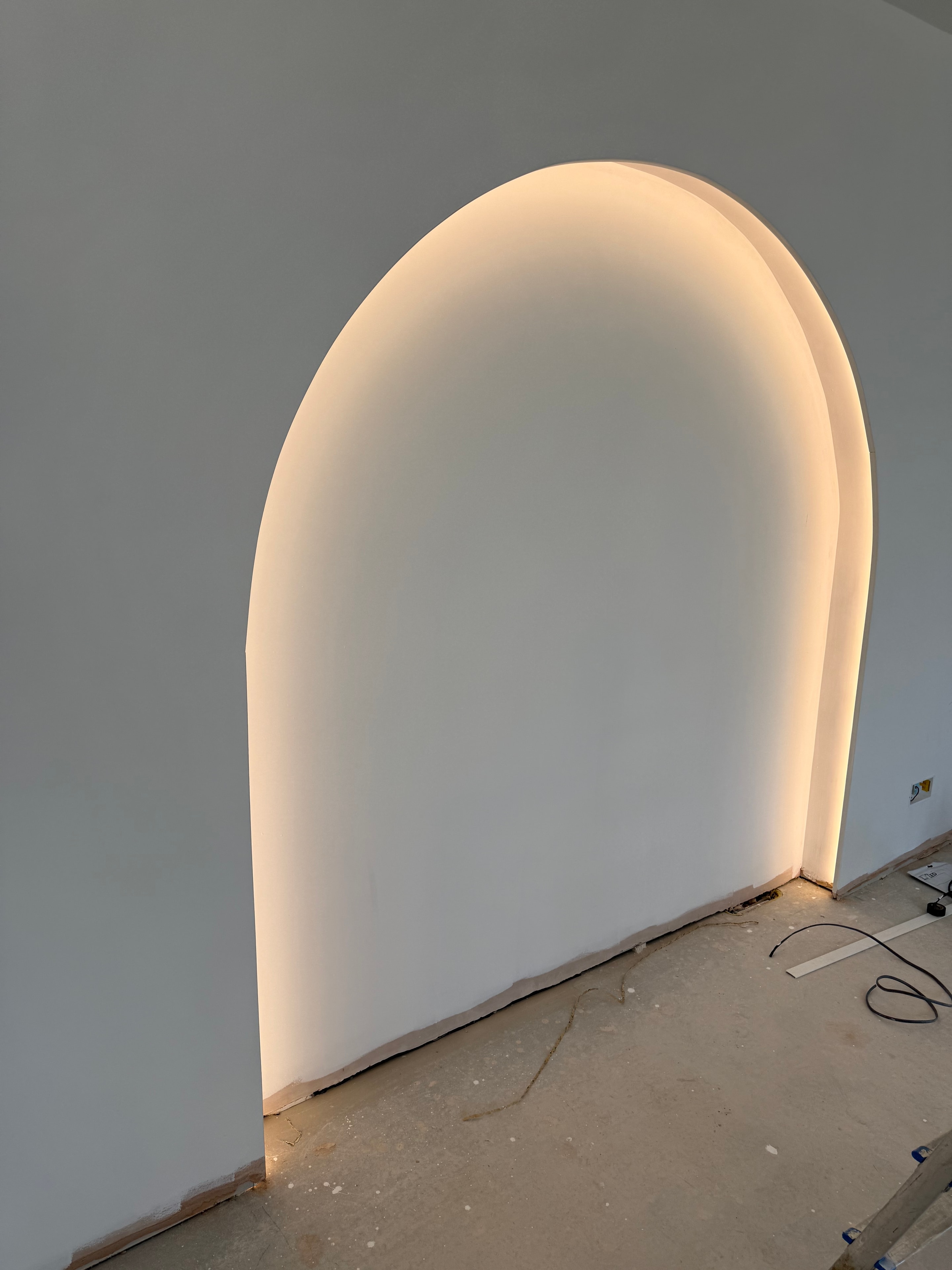 Curved ceiling LED cove lighting